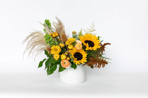 
            
                Load image into Gallery viewer, Sunny Harvest Fresh and Dried Floral Arrangement
            
        